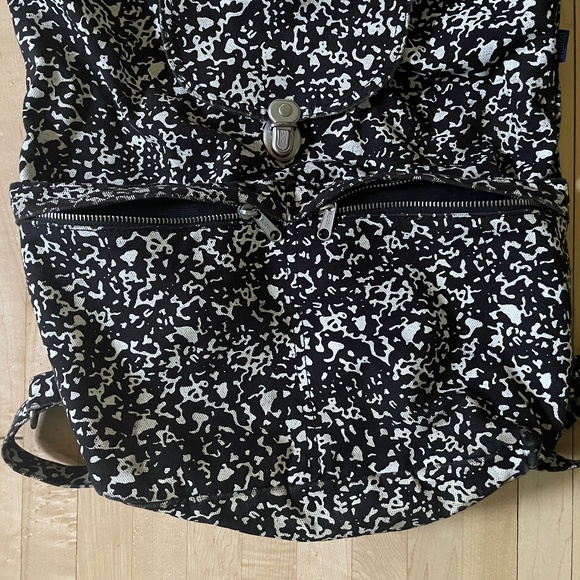Baggu drawstring backpack in Static print - Picture 6 of 14